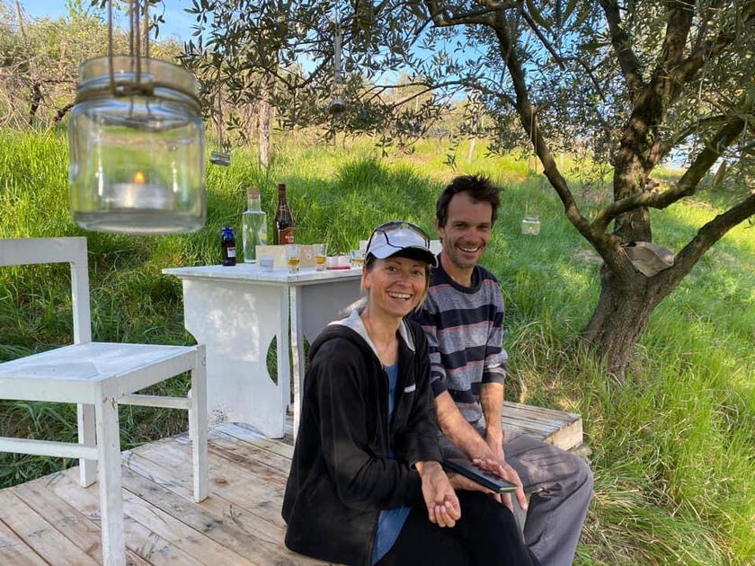 Romantični kotiček pod oljkami